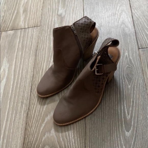 BRAND NEW Dolce Vita leather booties - Picture 2 of 10